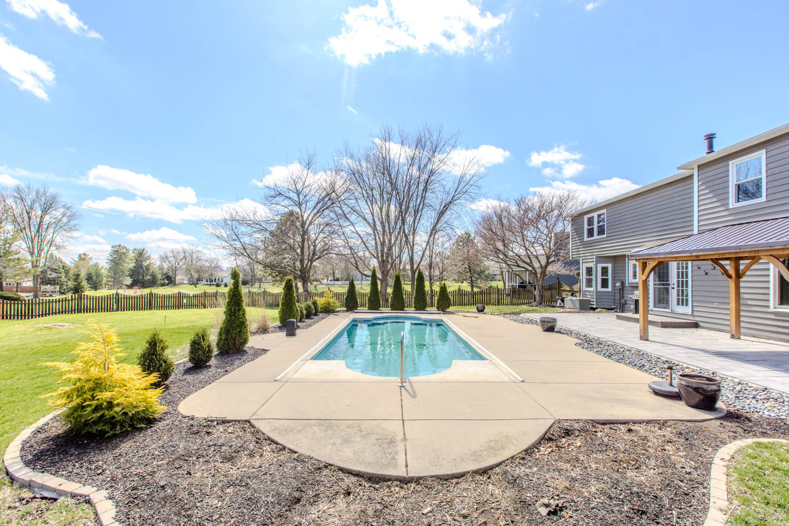 301 Lake Shore Circle, Bloomington, IL 61704