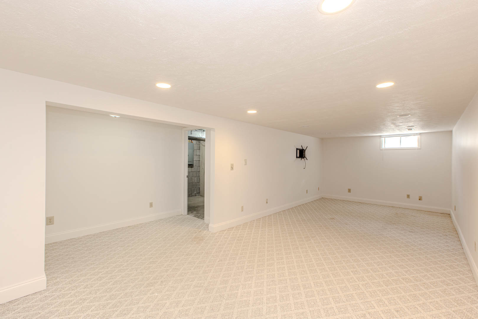 301 Lake Shore Circle, Bloomington, IL 61704