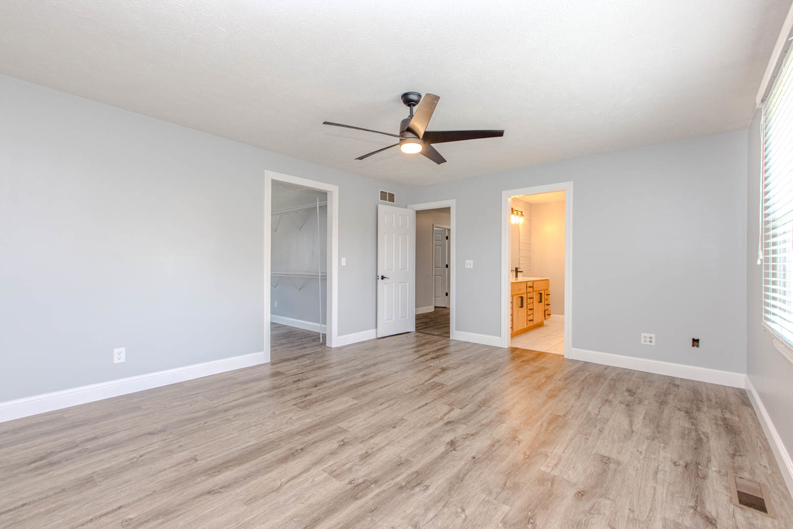 301 Lake Shore Circle, Bloomington, IL 61704