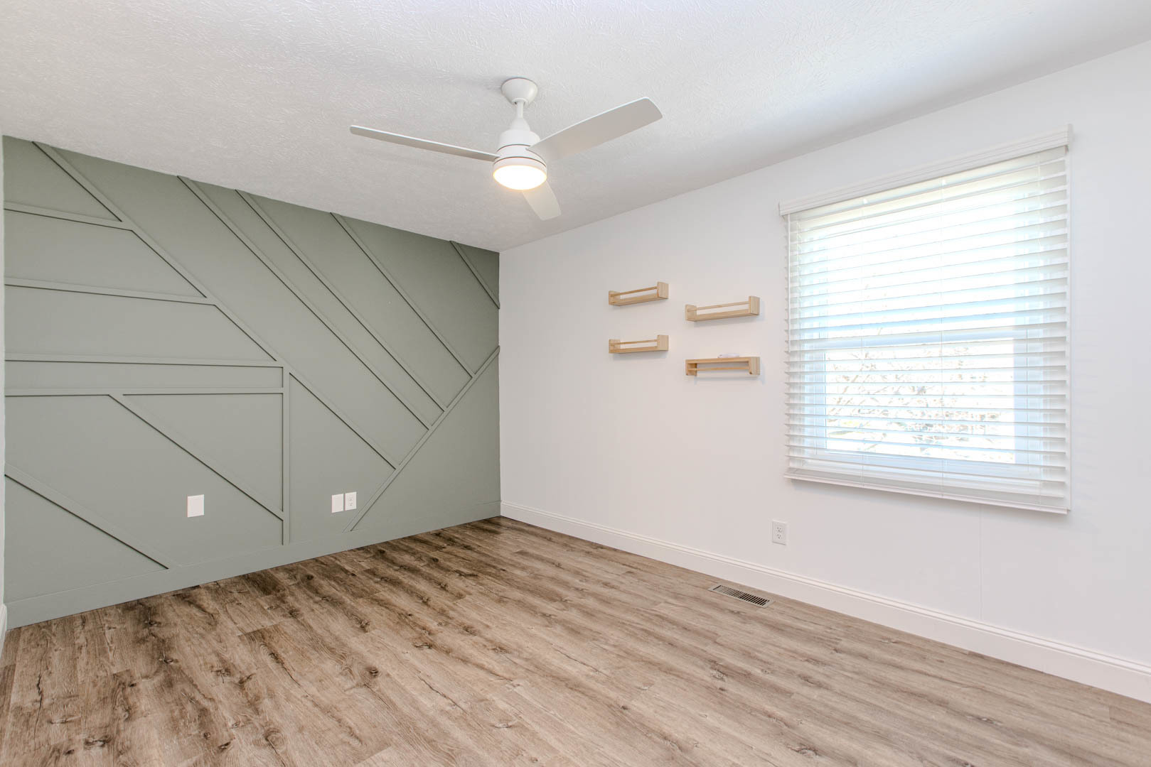 301 Lake Shore Circle, Bloomington, IL 61704