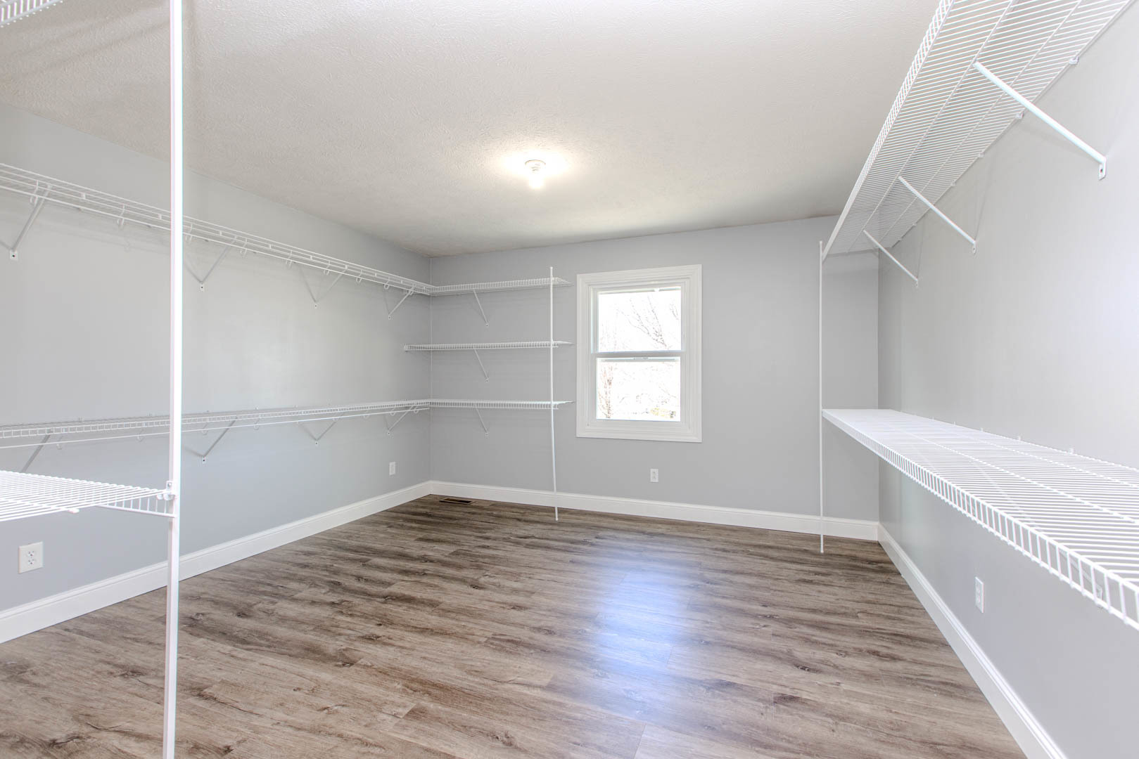 301 Lake Shore Circle, Bloomington, IL 61704