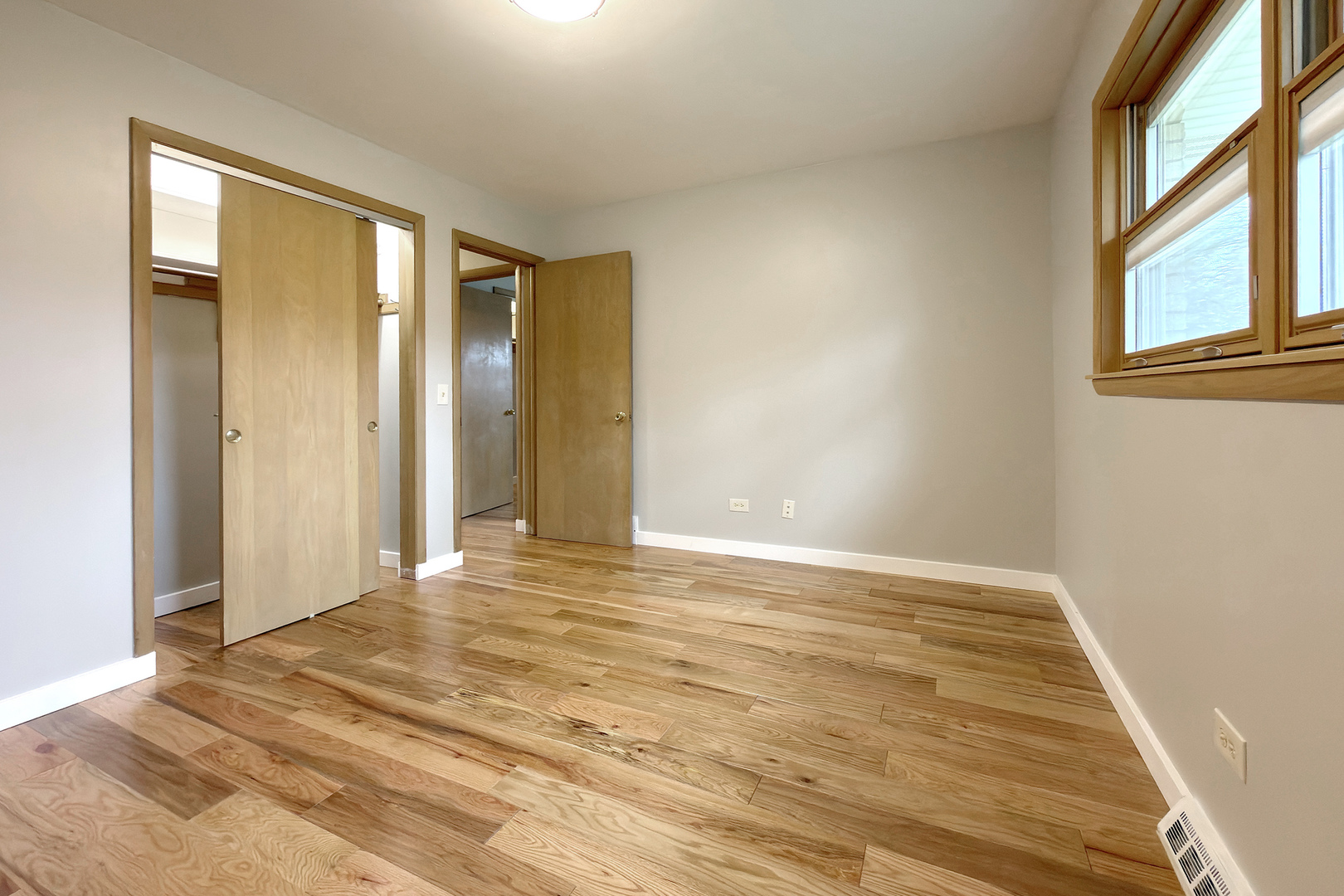 914 S Robert Drive, Mount Prospect, IL 60056