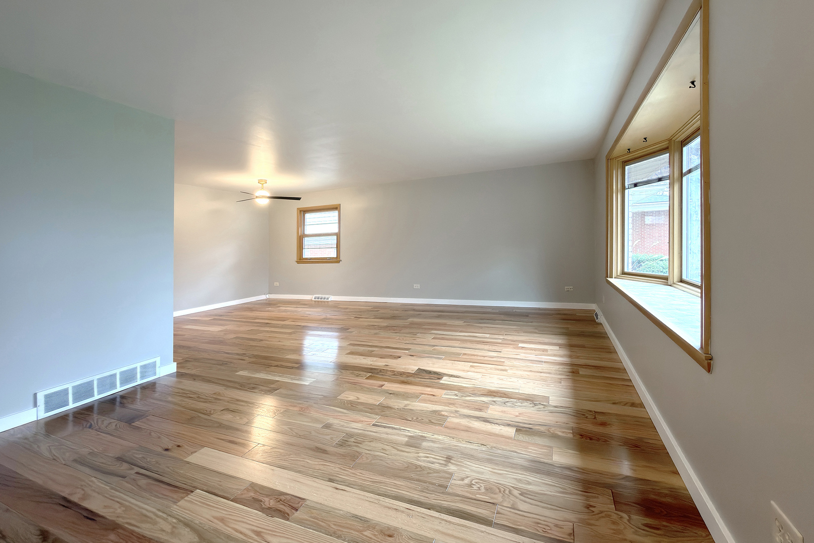 914 S Robert Drive, Mount Prospect, IL 60056