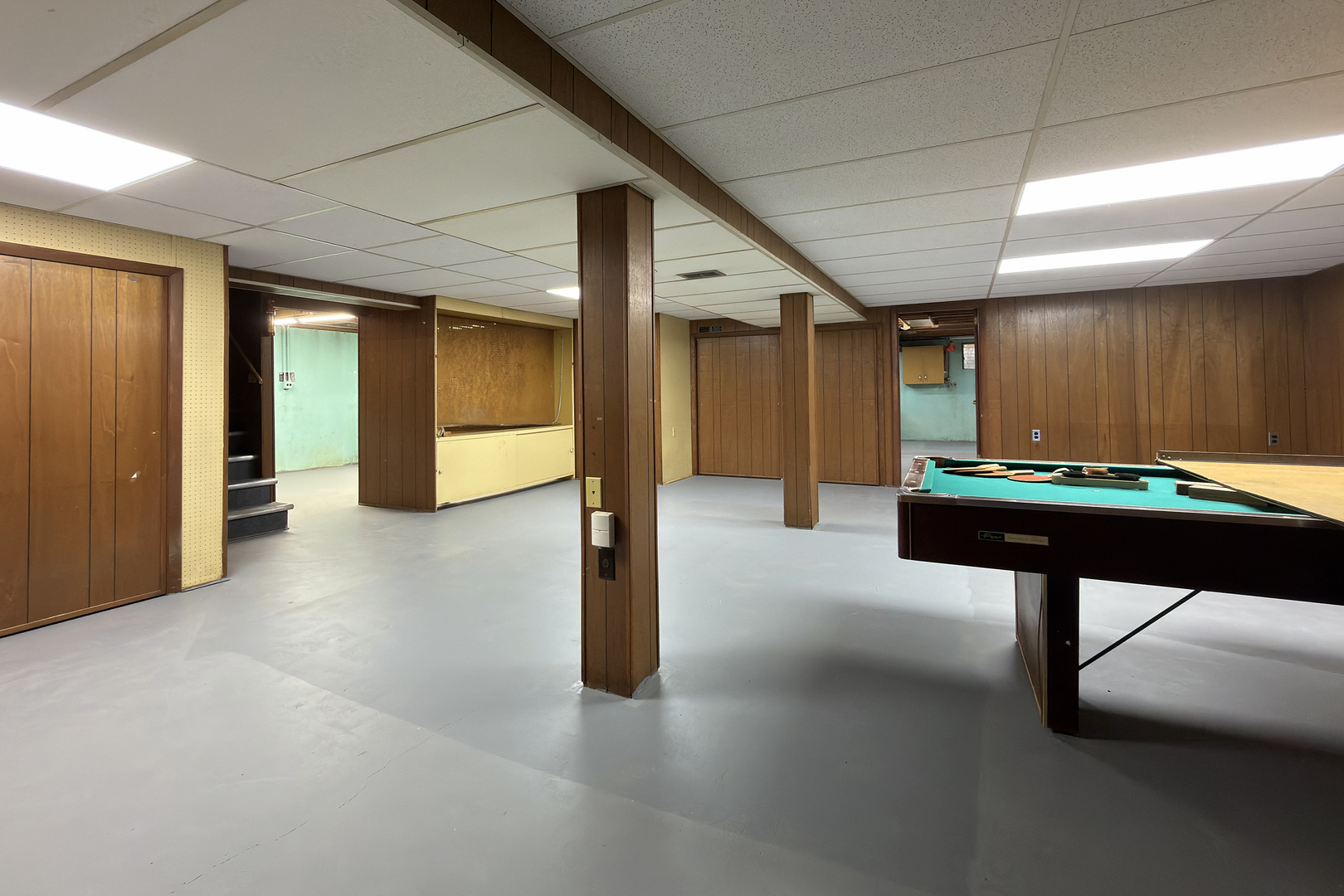 914 S Robert Drive, Mount Prospect, IL 60056