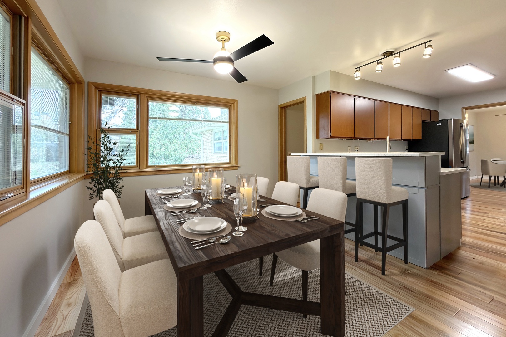 914 S Robert Drive, Mount Prospect, IL 60056