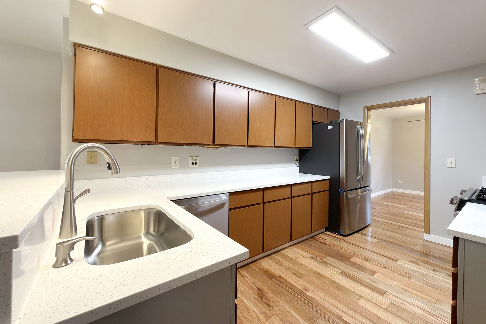 914 S Robert Drive, Mount Prospect, IL 60056