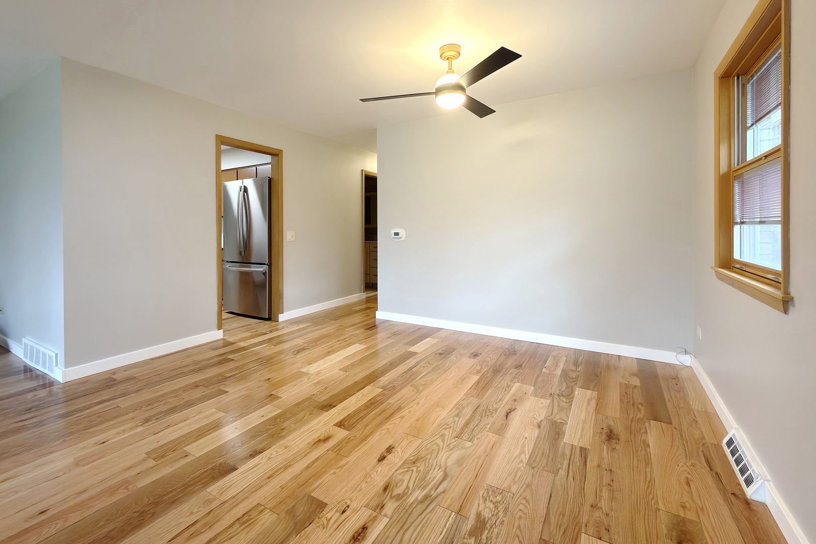 914 S Robert Drive, Mount Prospect, IL 60056