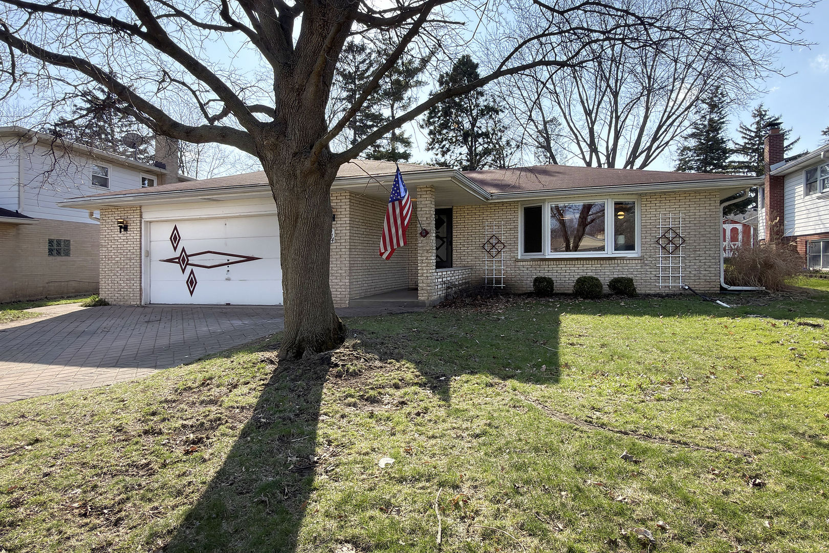 914 S Robert Drive, Mount Prospect, IL 60056