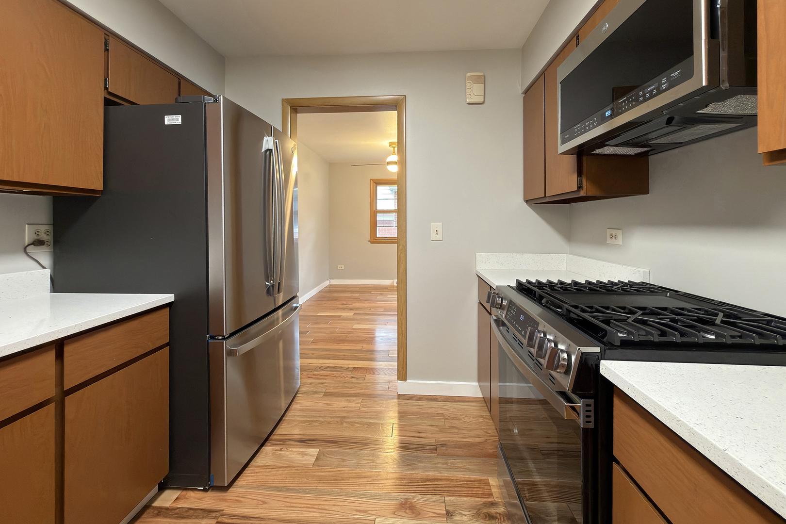 914 S Robert Drive, Mount Prospect, IL 60056