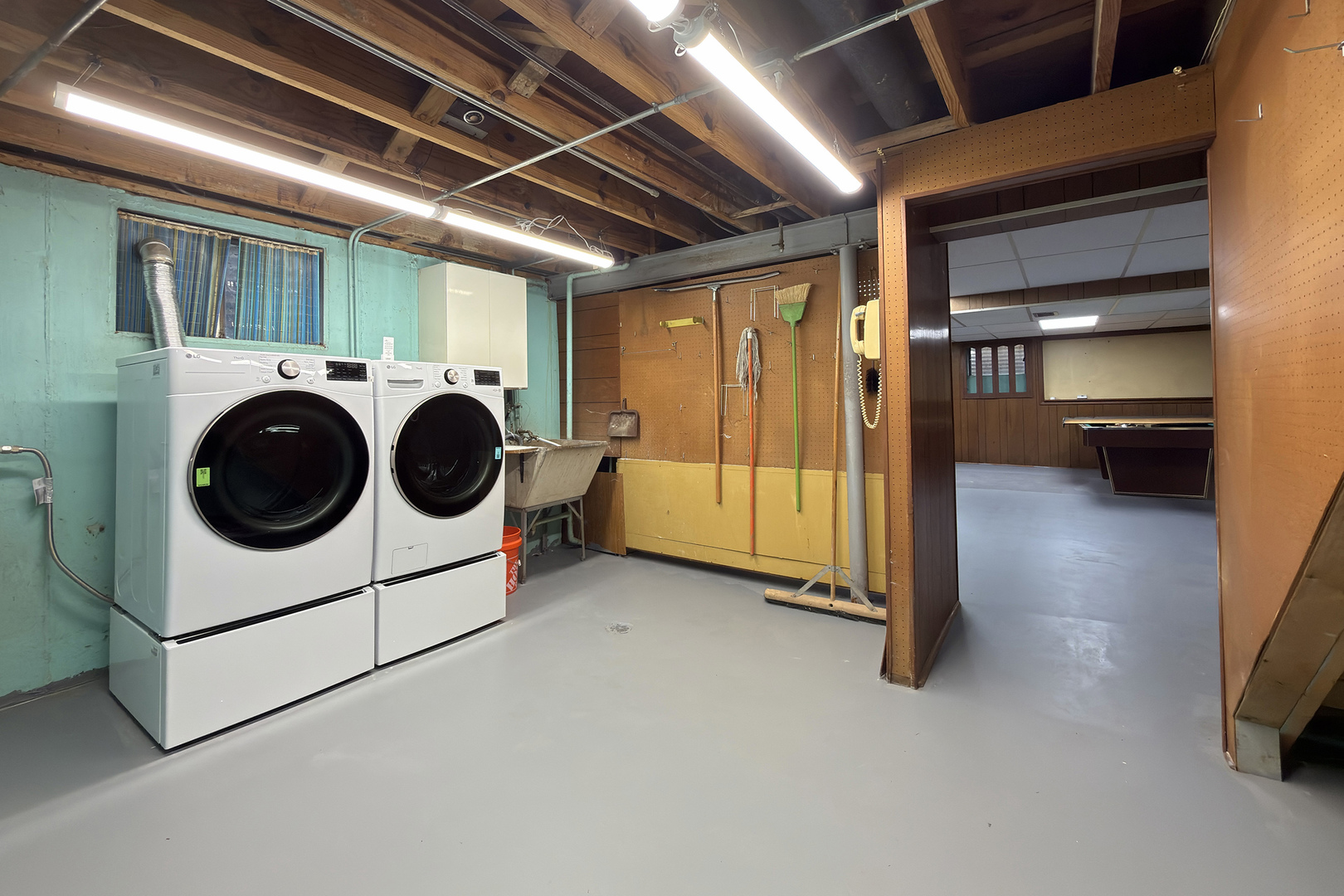 914 S Robert Drive, Mount Prospect, IL 60056