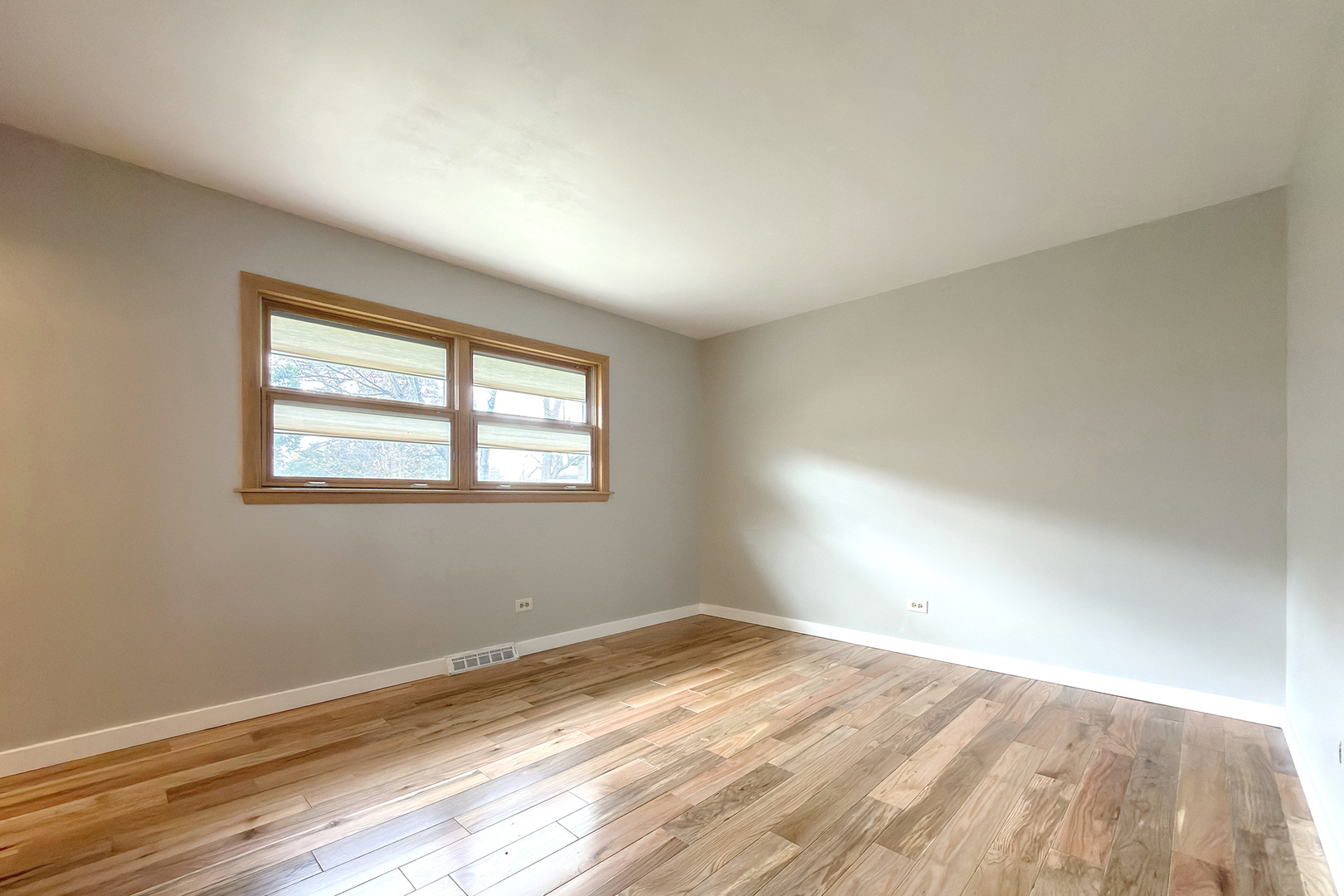 914 S Robert Drive, Mount Prospect, IL 60056