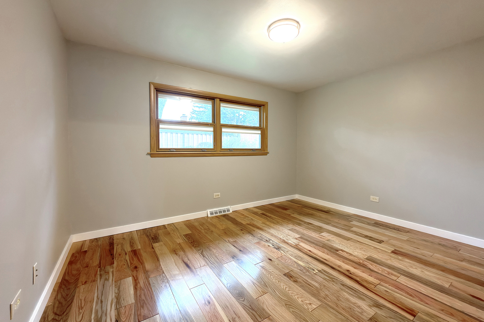 914 S Robert Drive, Mount Prospect, IL 60056