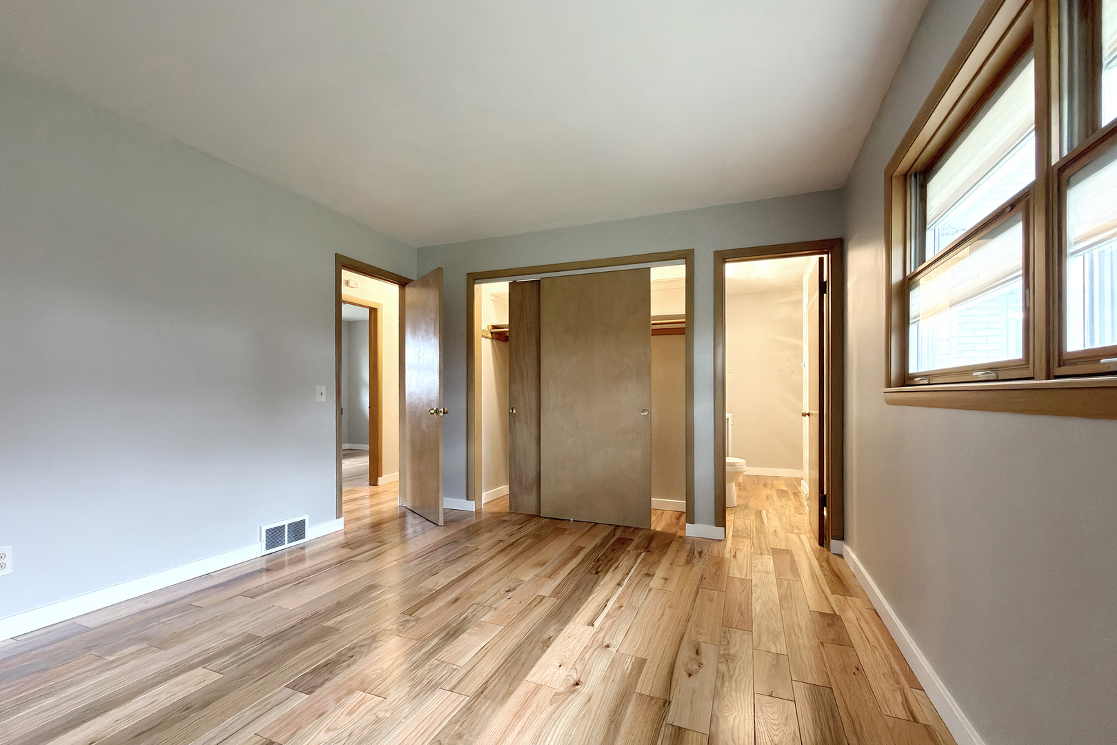 914 S Robert Drive, Mount Prospect, IL 60056