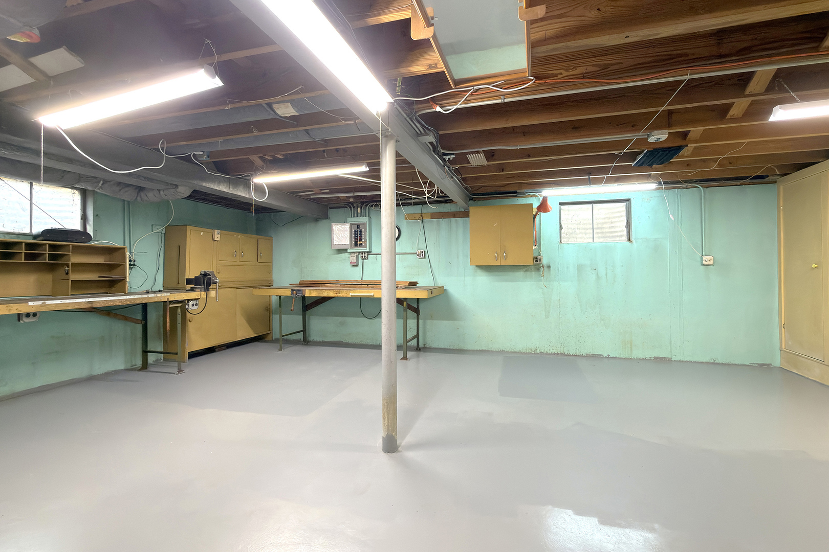 914 S Robert Drive, Mount Prospect, IL 60056