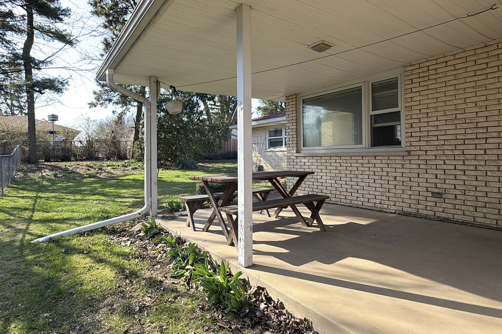 914 S Robert Drive, Mount Prospect, IL 60056