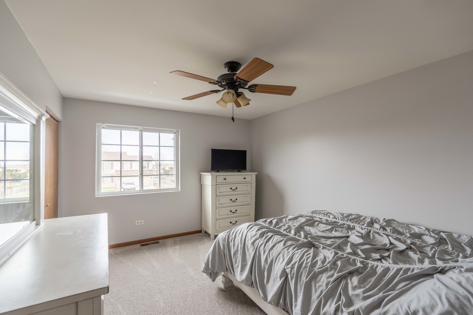 800 Maplewood Drive, Minooka, IL 60447