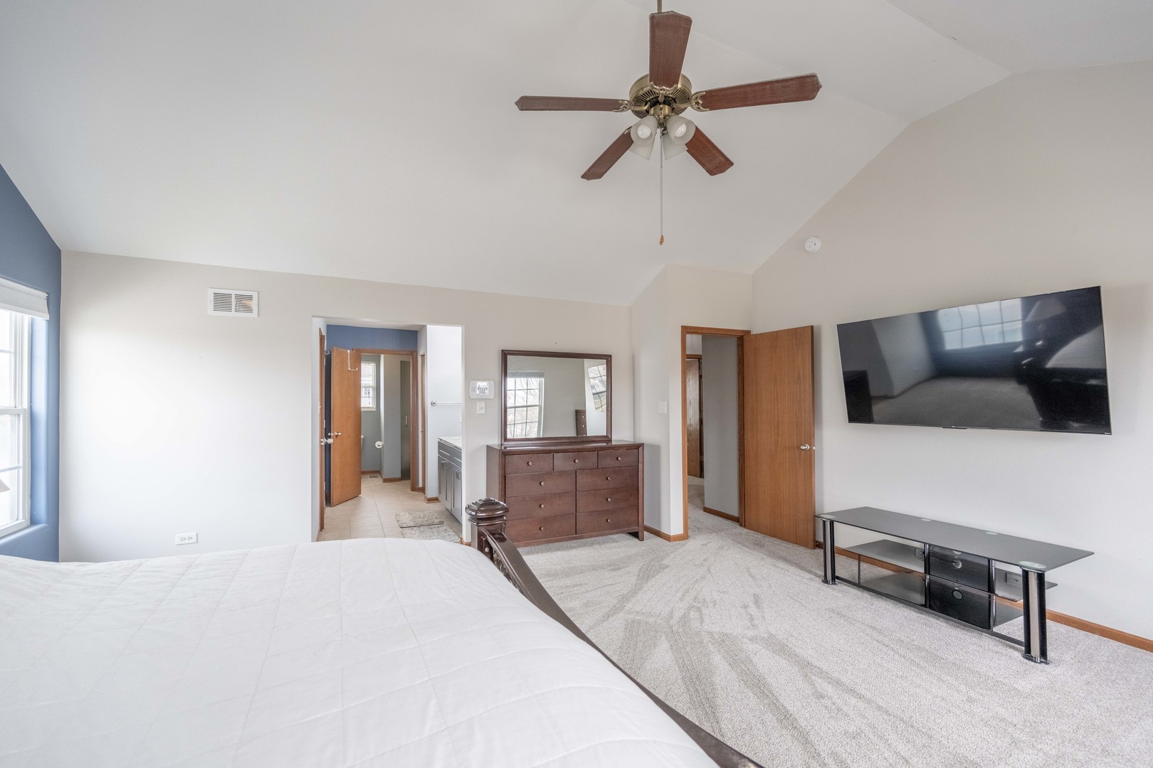 800 Maplewood Drive, Minooka, IL 60447