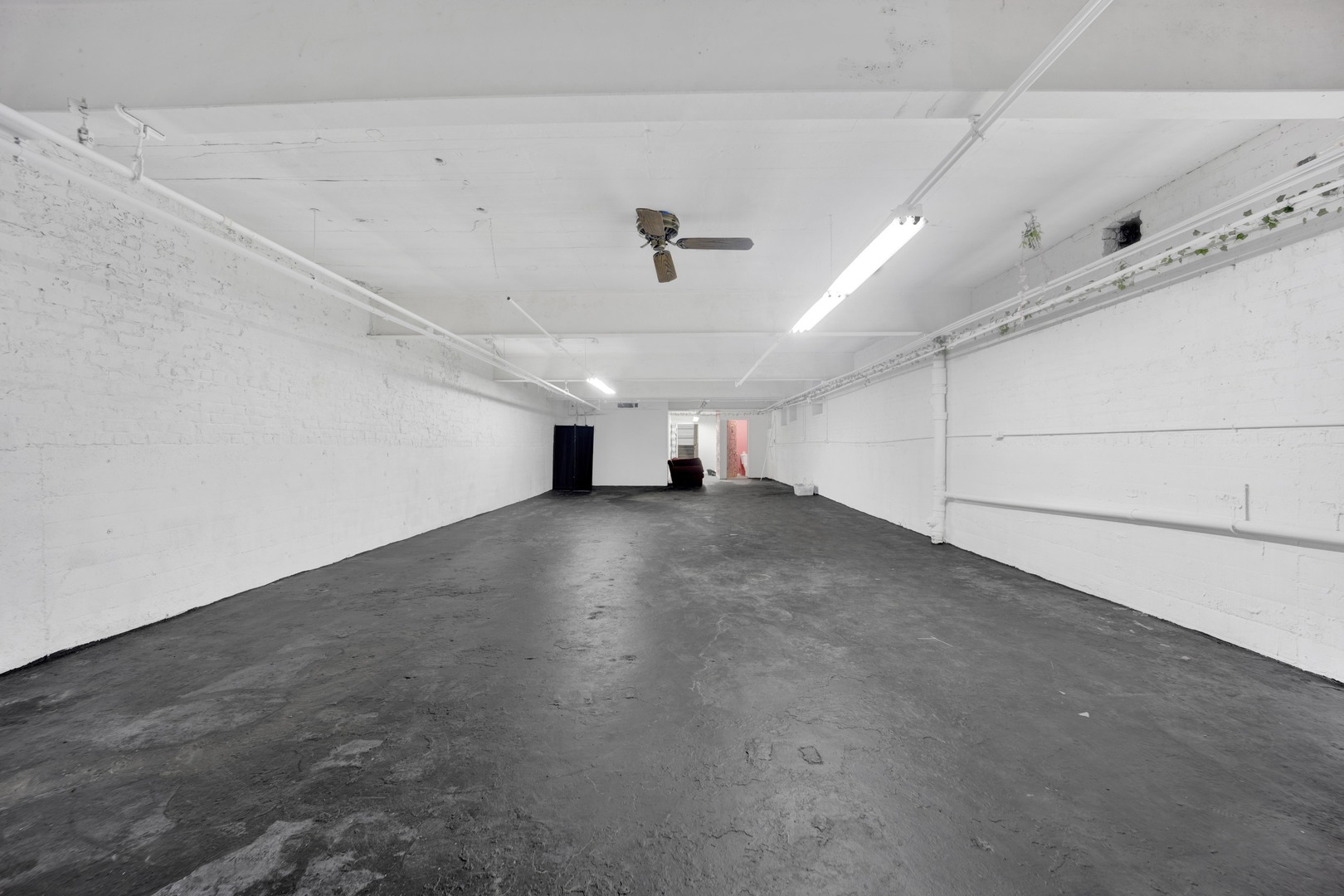 7055 N Clark Street, Chicago, IL 60626