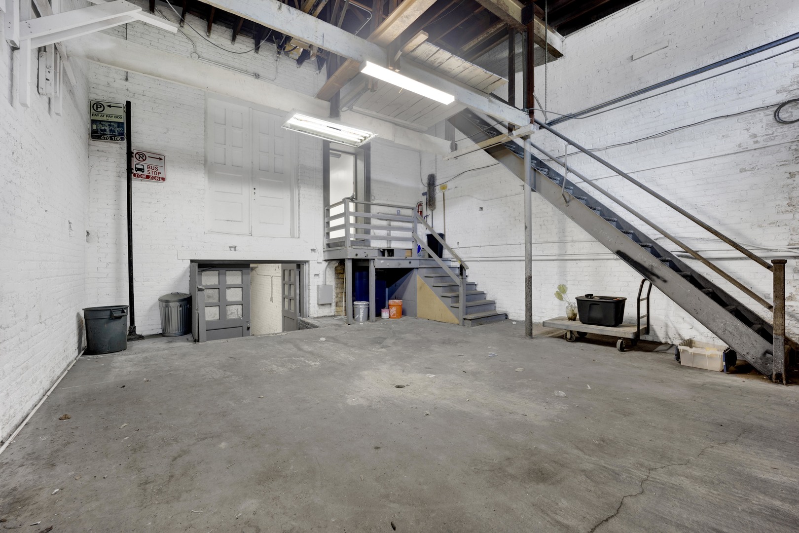 7055 N Clark Street, Chicago, IL 60626