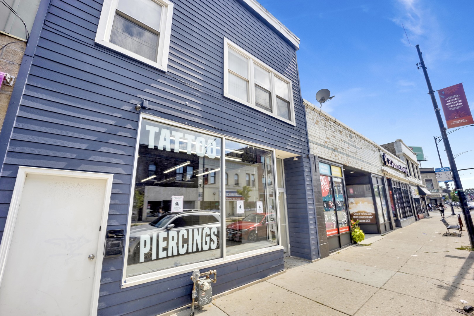 7055 N Clark Street, Chicago, IL 60626