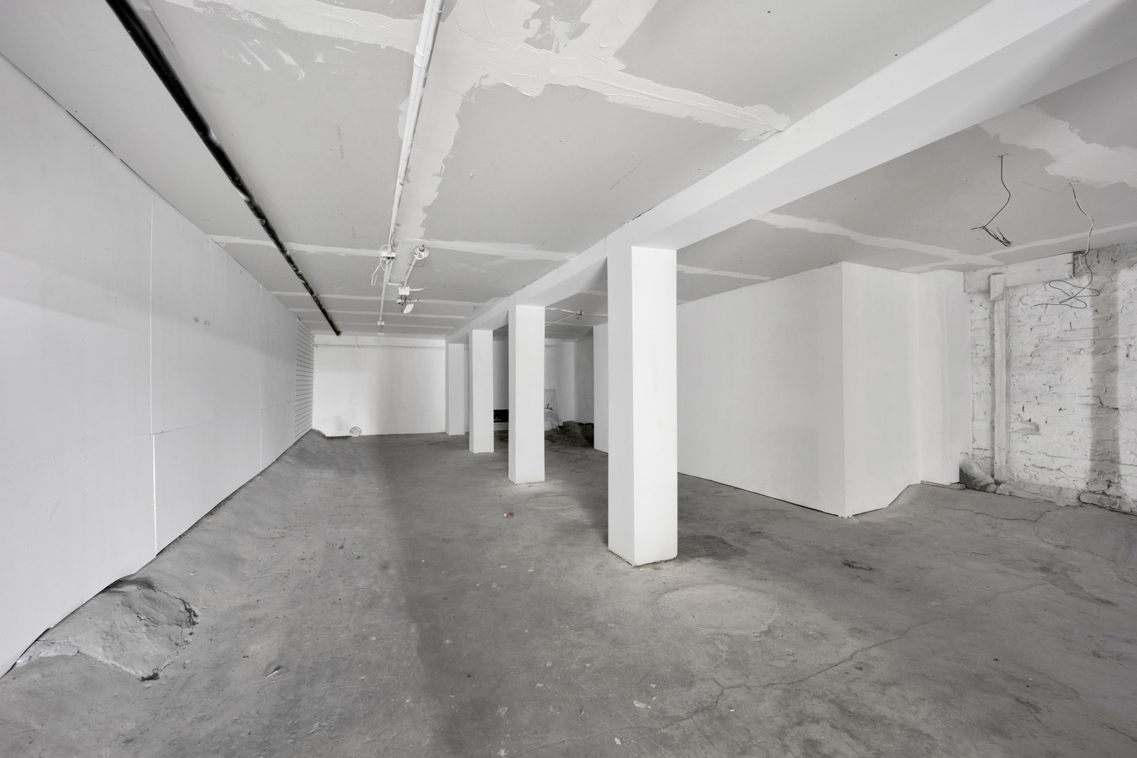 7055 N Clark Street, Chicago, IL 60626