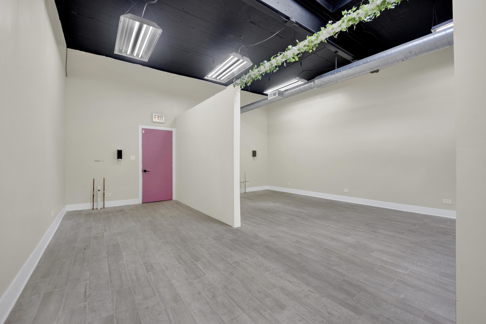 7055 N Clark Street, Chicago, IL 60626