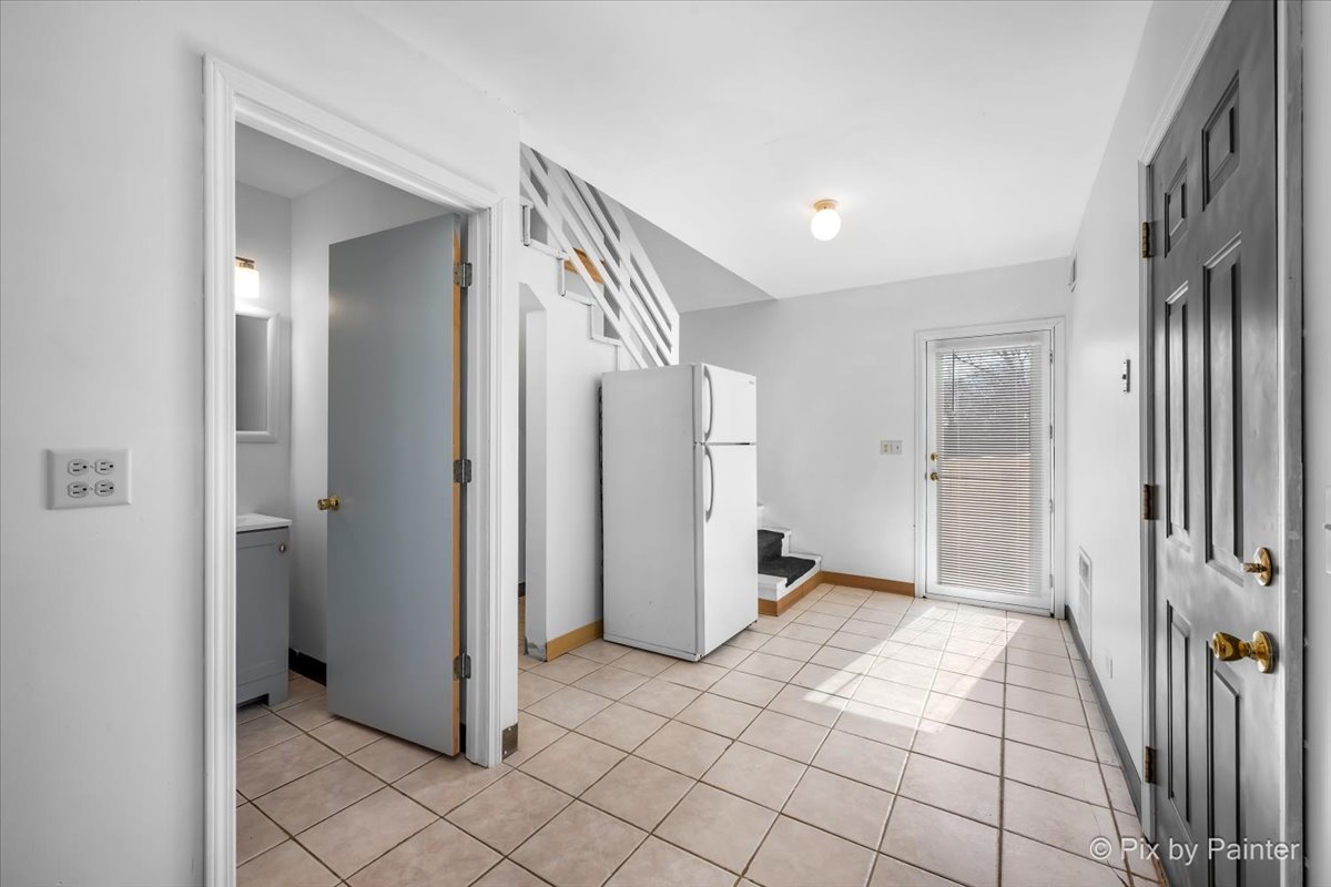 917 S Grove Avenue, Barrington, IL 60010