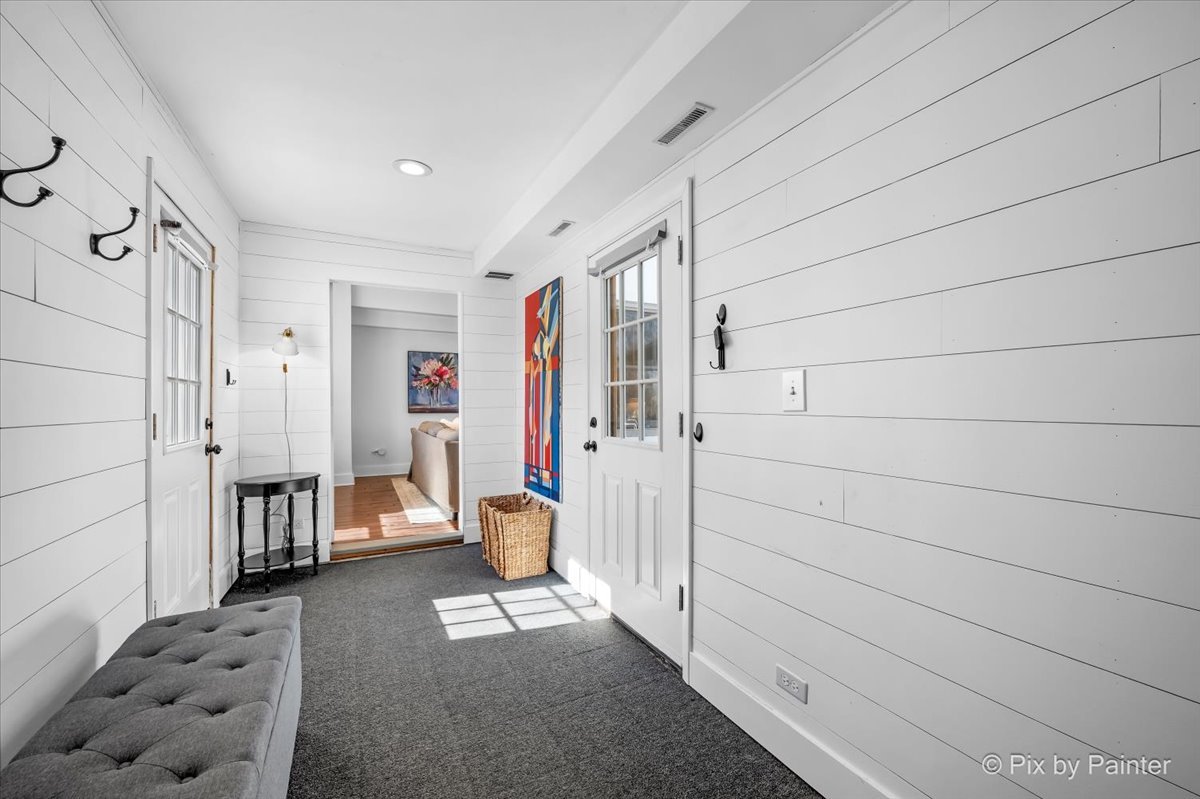 917 S Grove Avenue, Barrington, IL 60010