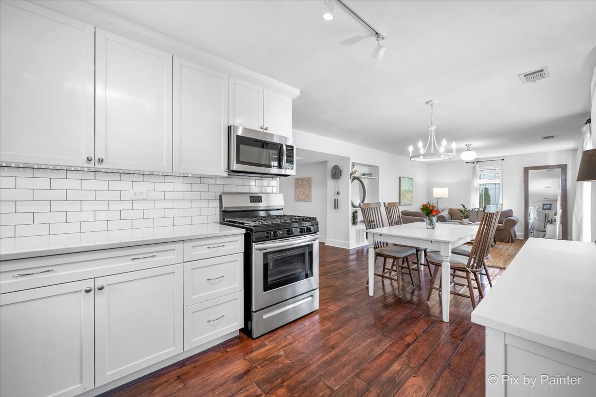 917 S Grove Avenue, Barrington, IL 60010