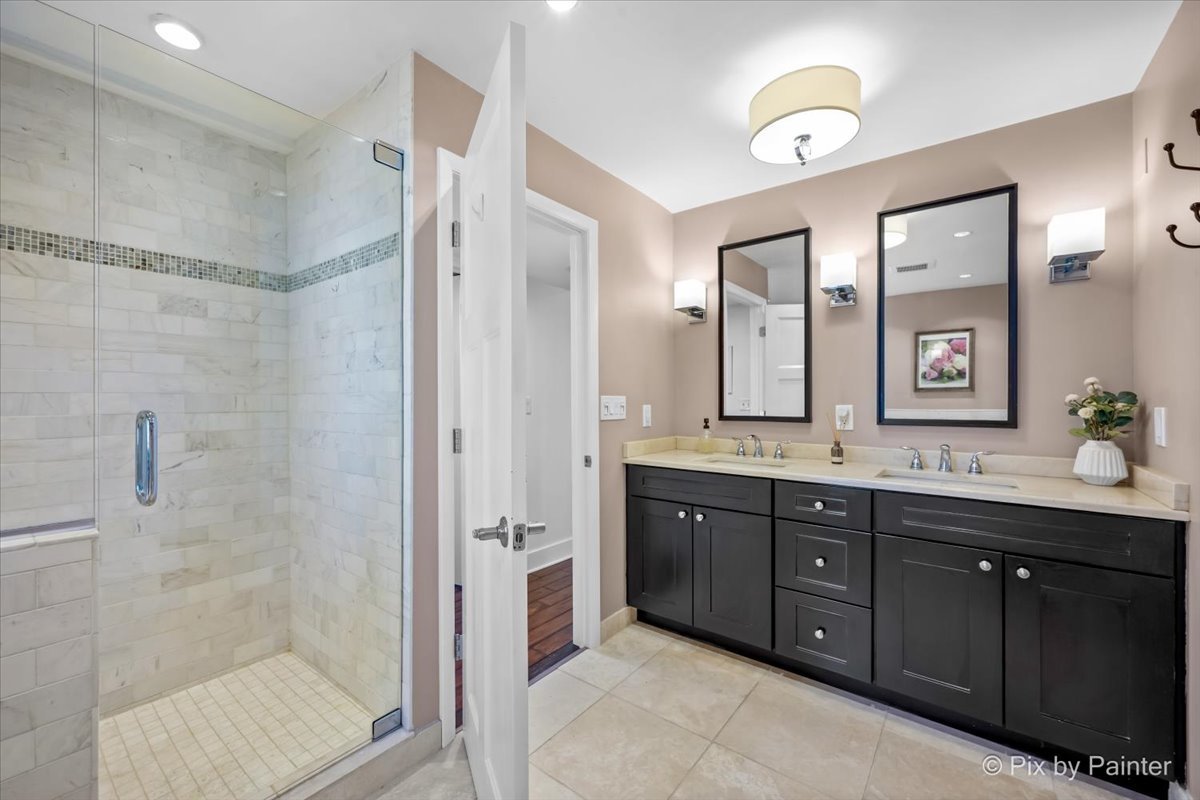 917 S Grove Avenue, Barrington, IL 60010