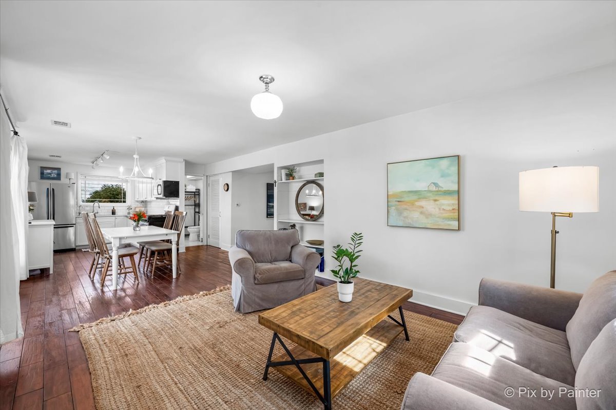 917 S Grove Avenue, Barrington, IL 60010