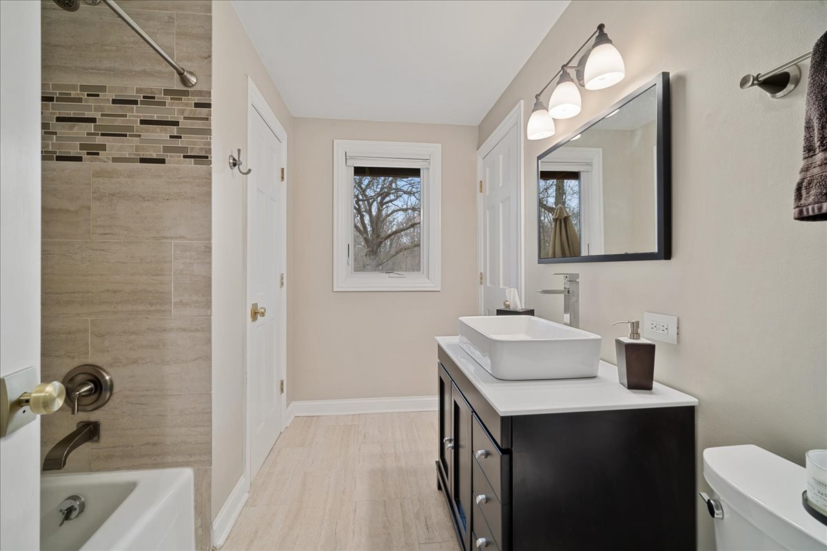 480 E Il Route 22, Barrington, IL 60010