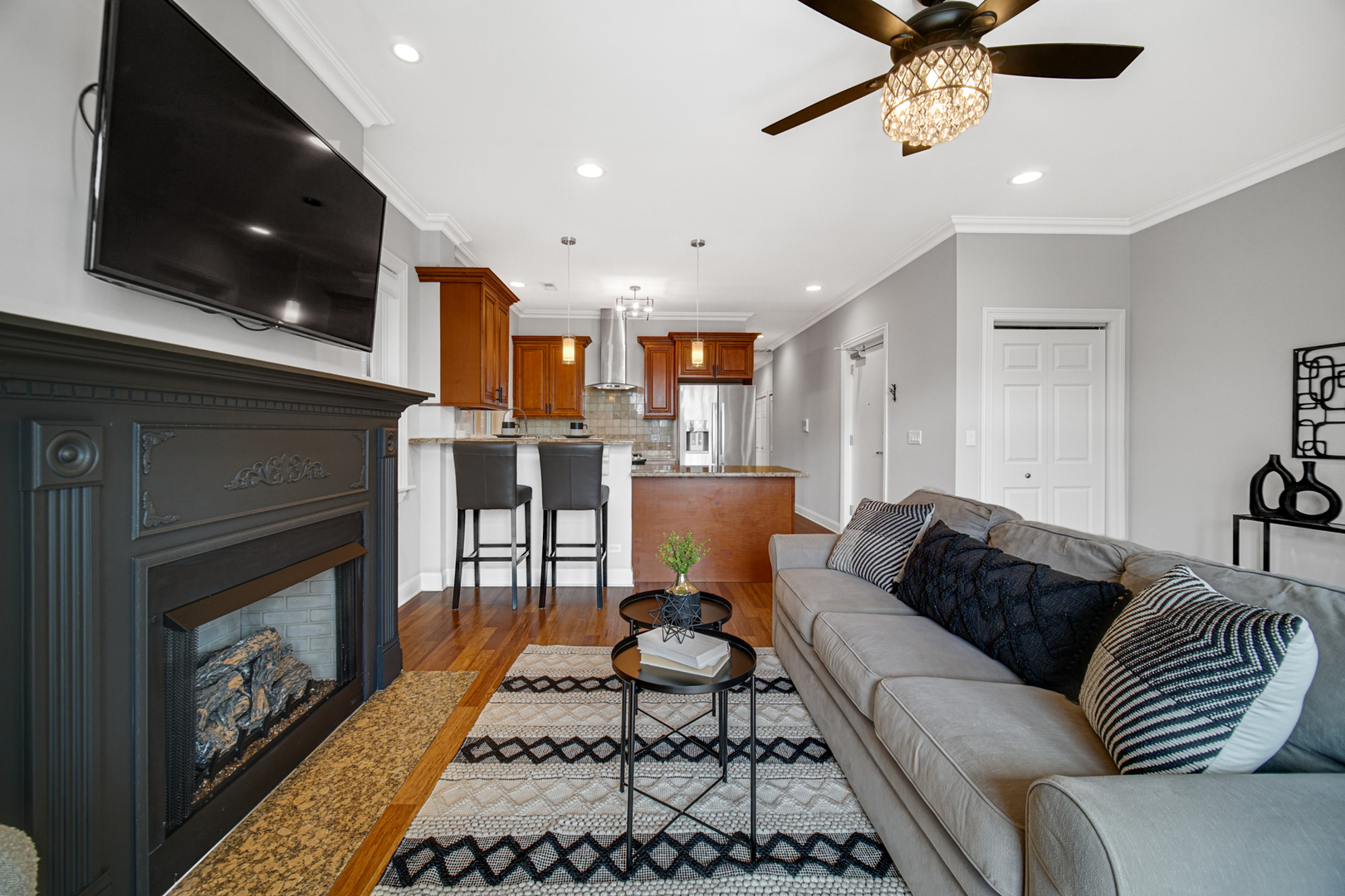 1040 W Polk Street #2B, Chicago, IL 60607