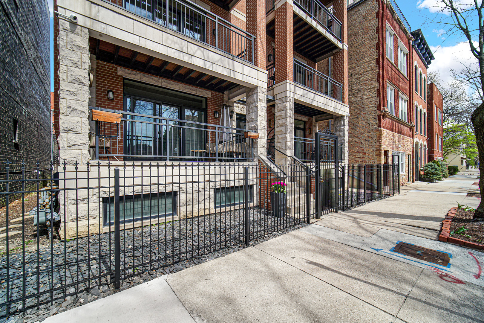 1040 W Polk Street #2B, Chicago, IL 60607