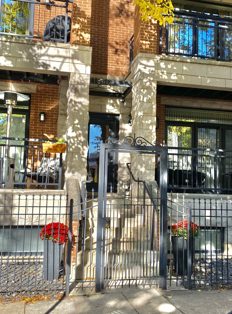 1040 W Polk Street #2B, Chicago, IL 60607