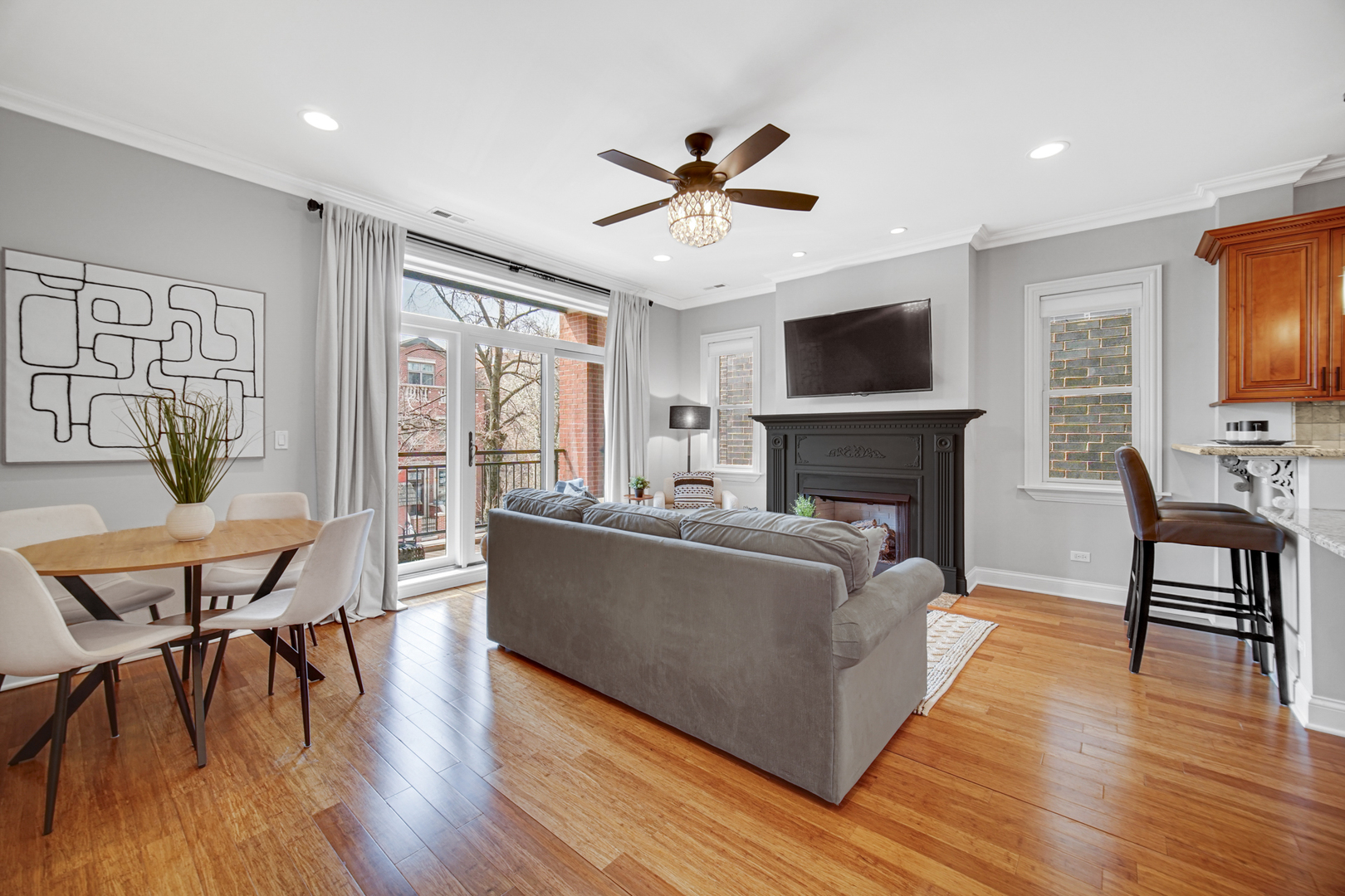 1040 W Polk Street #2B, Chicago, IL 60607