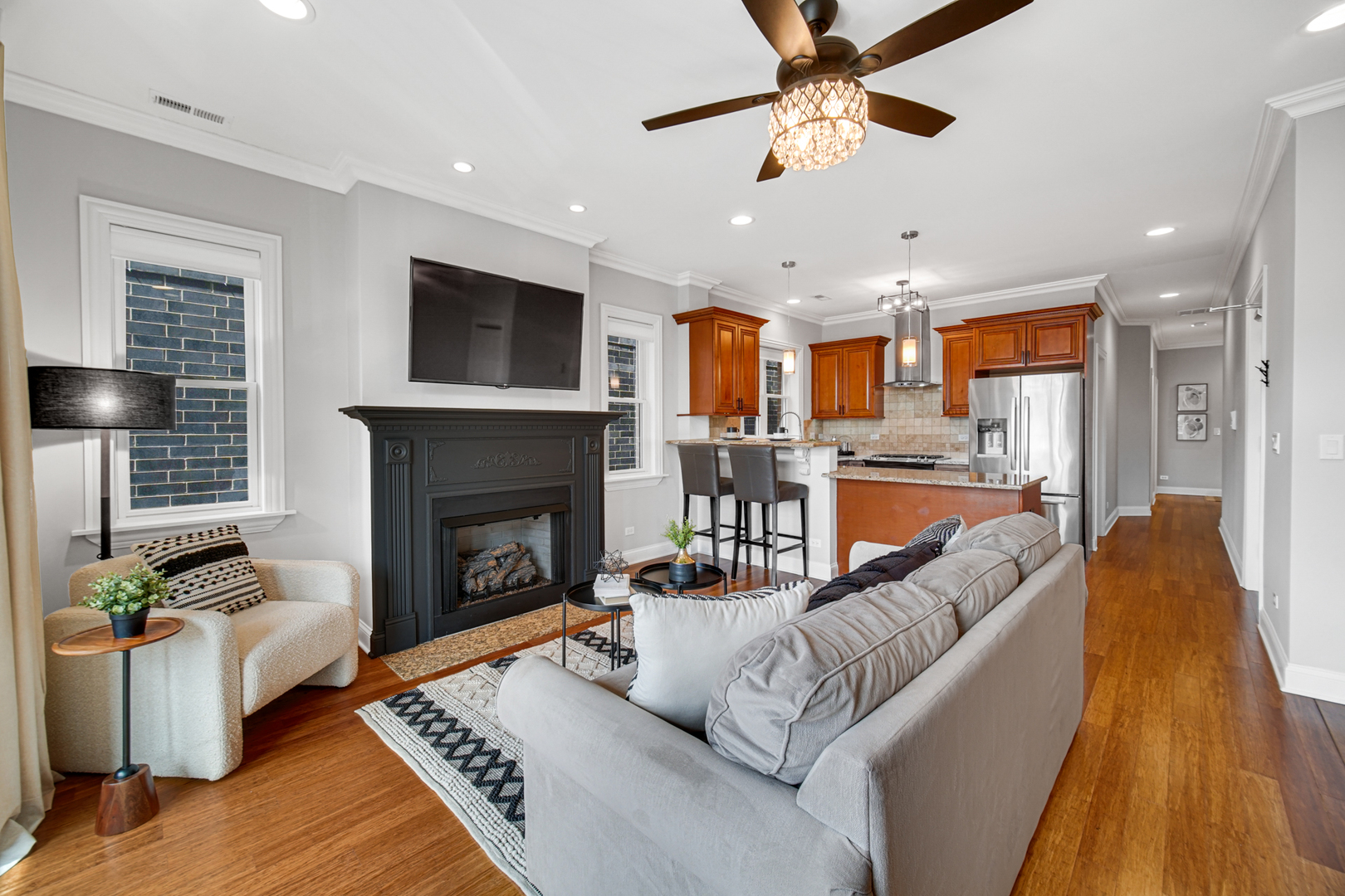 1040 W Polk Street #2B, Chicago, IL 60607