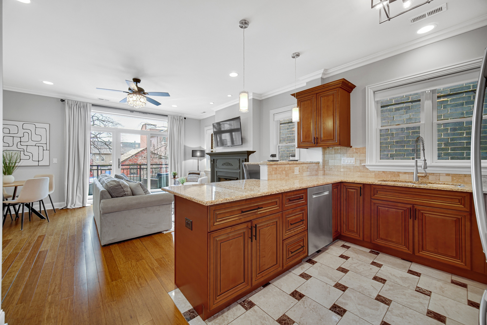 1040 W Polk Street #2B, Chicago, IL 60607