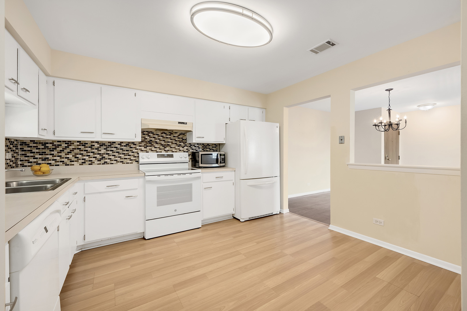 714 Walnut Drive #405, Darien, IL 60561