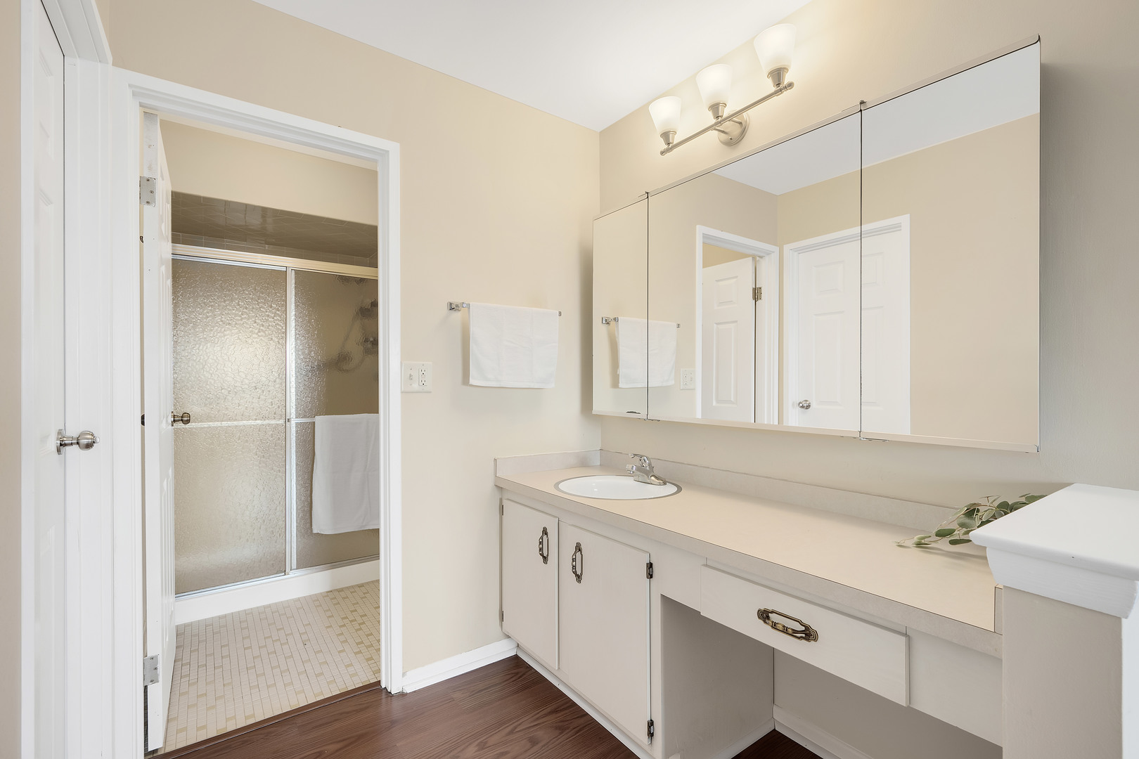 714 Walnut Drive #405, Darien, IL 60561