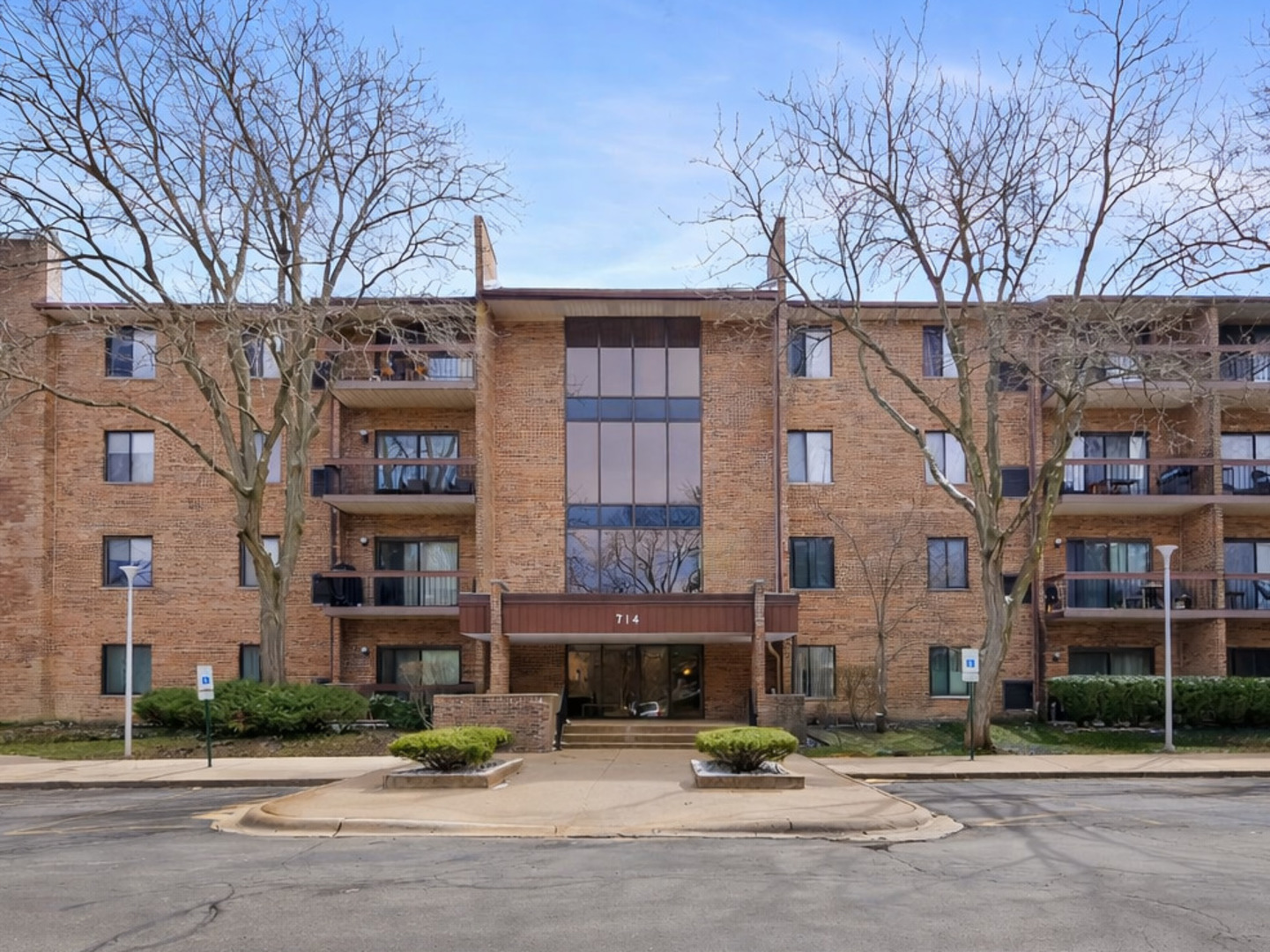 714 Walnut Drive #405, Darien, IL 60561
