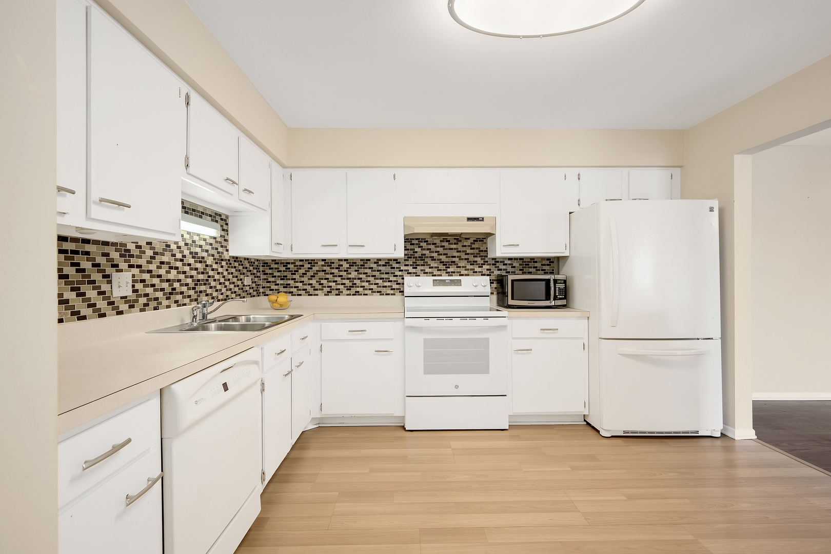 714 Walnut Drive #405, Darien, IL 60561