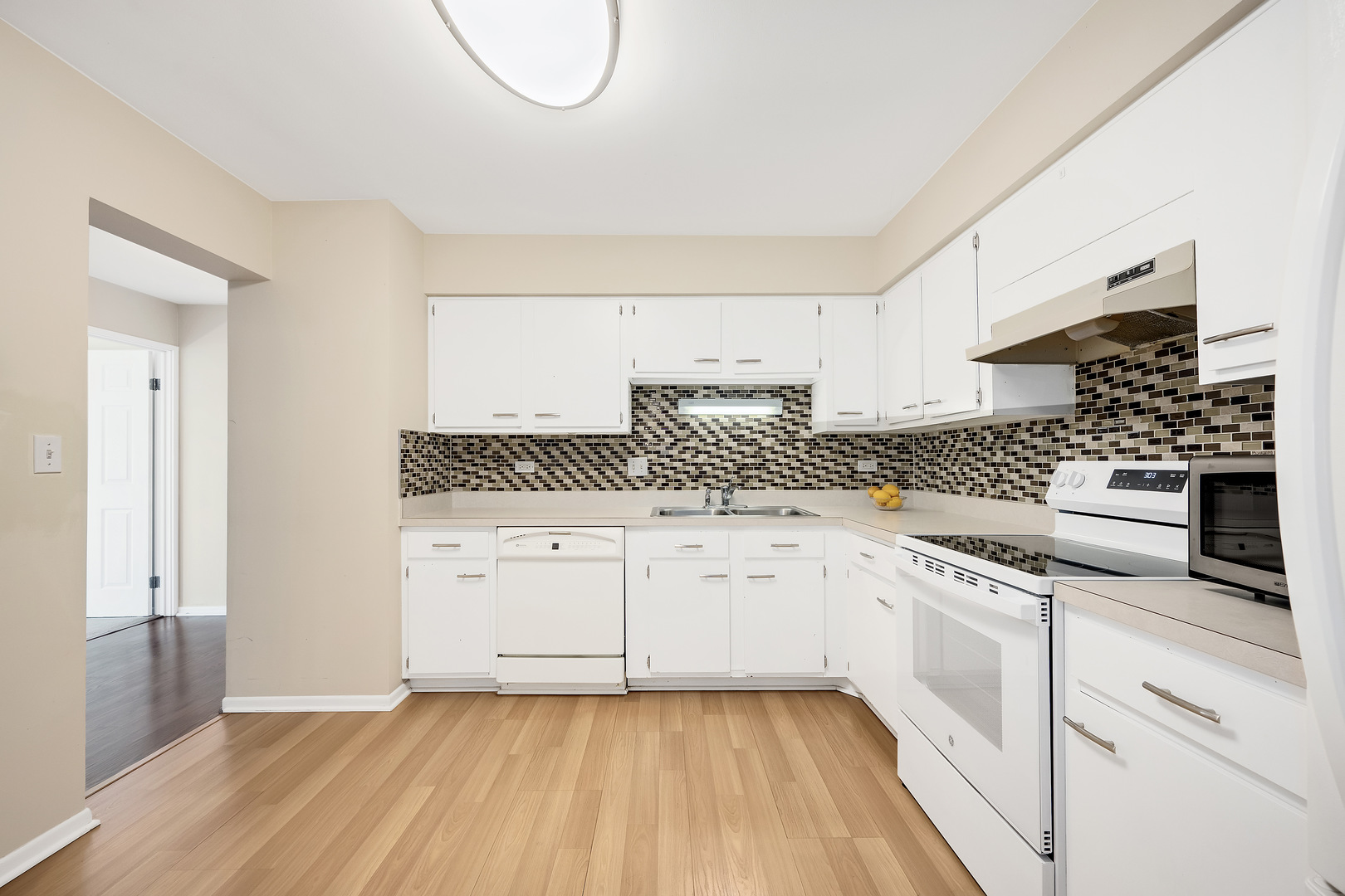 714 Walnut Drive #405, Darien, IL 60561