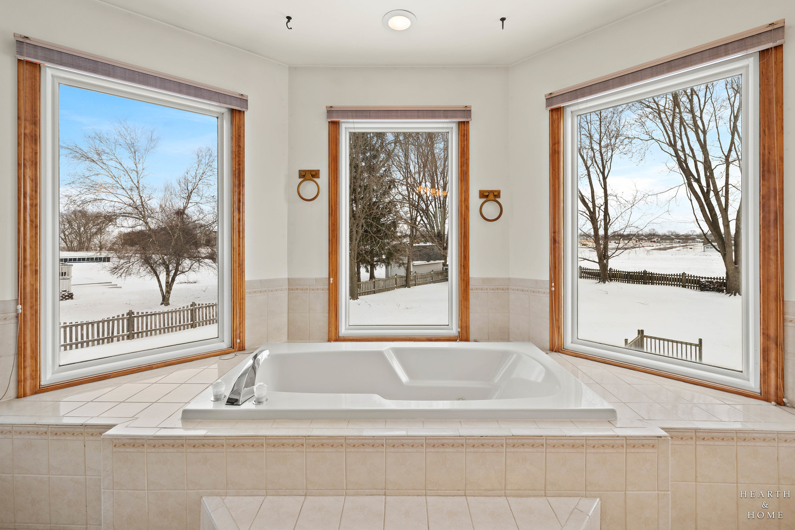 4305 Fairfax Drive, Crystal Lake, IL 60014