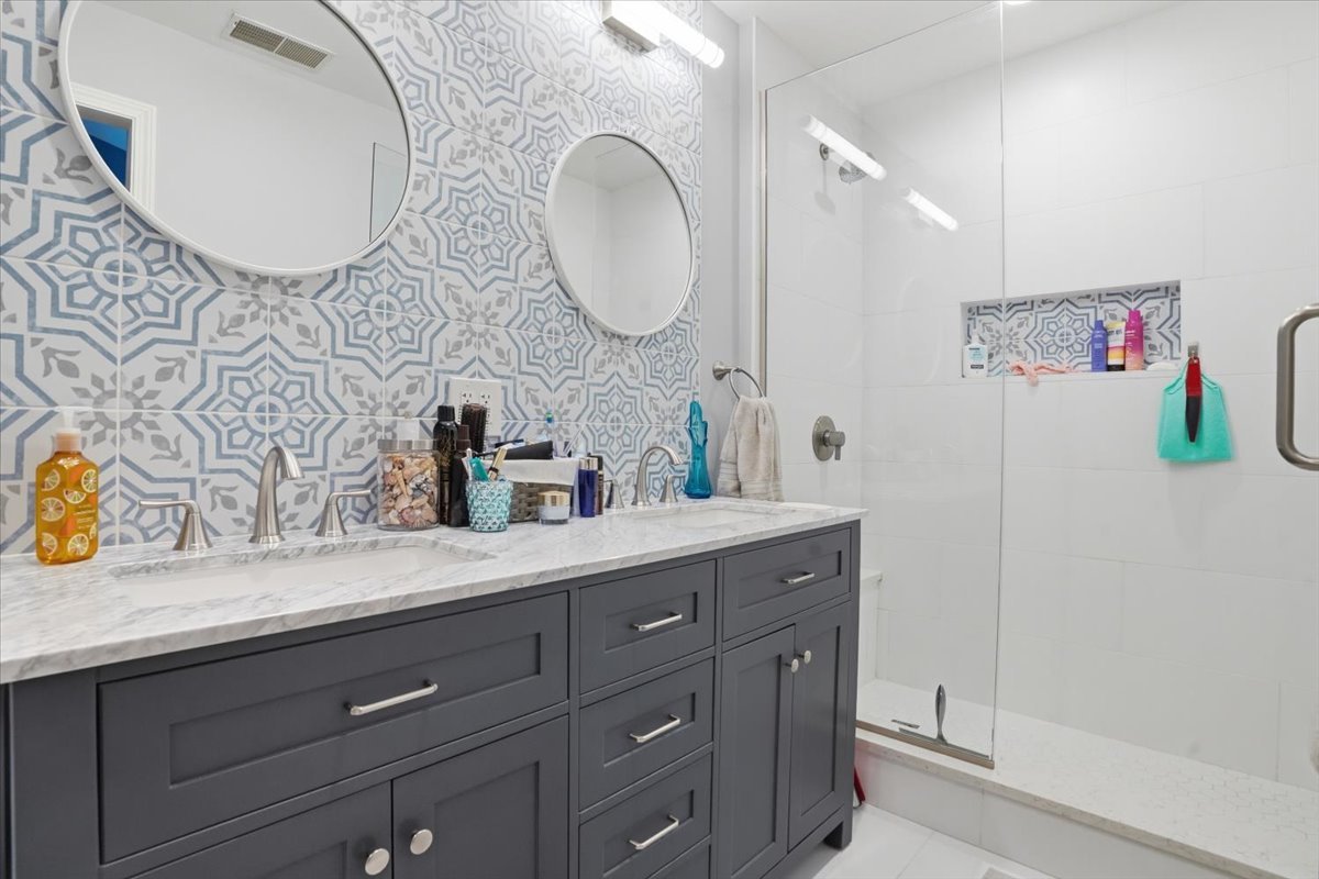 529 Shakespeare Drive, Grayslake, IL 60030