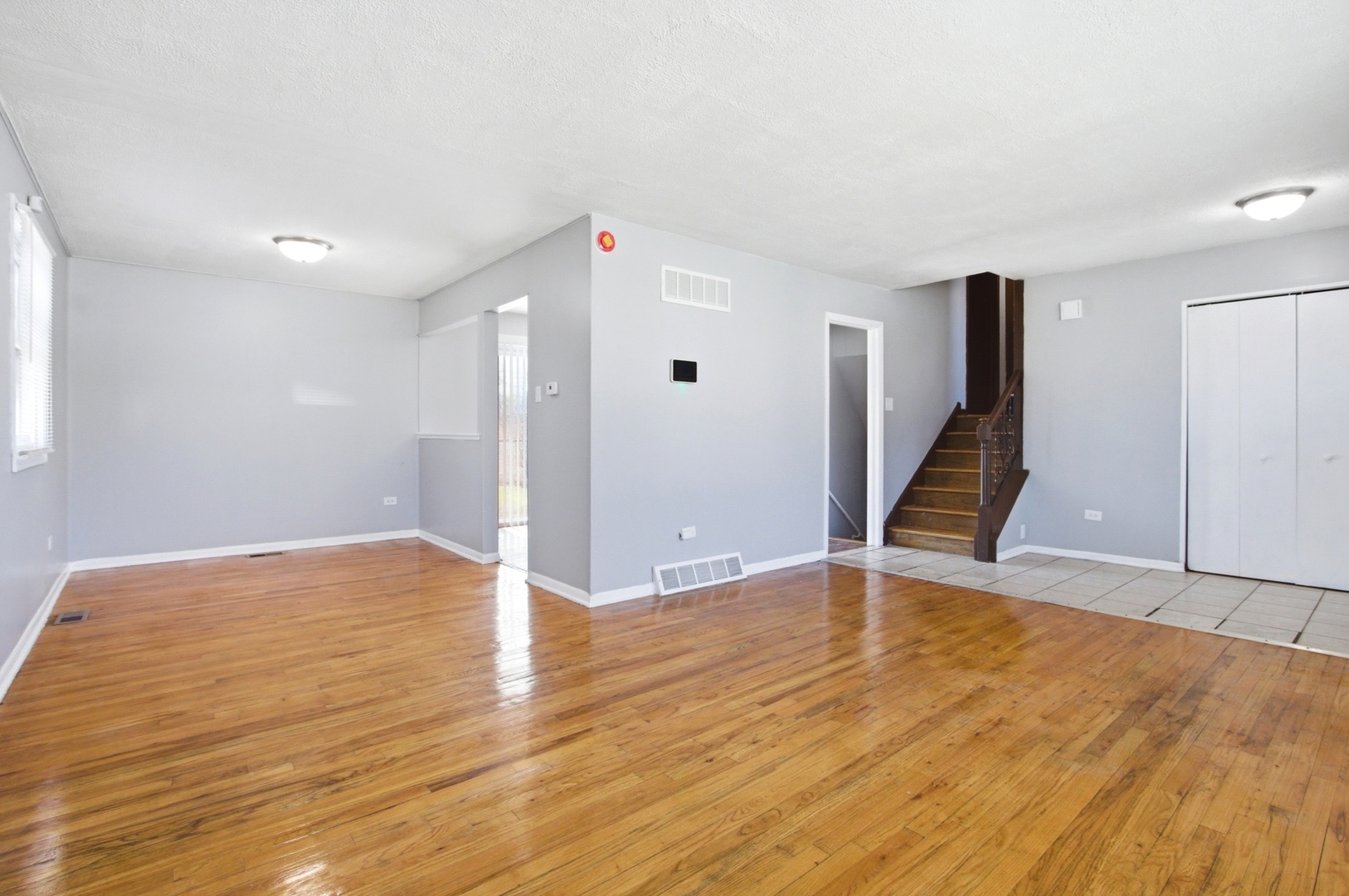 16544 Prairie Avenue, South Holland, IL 60473