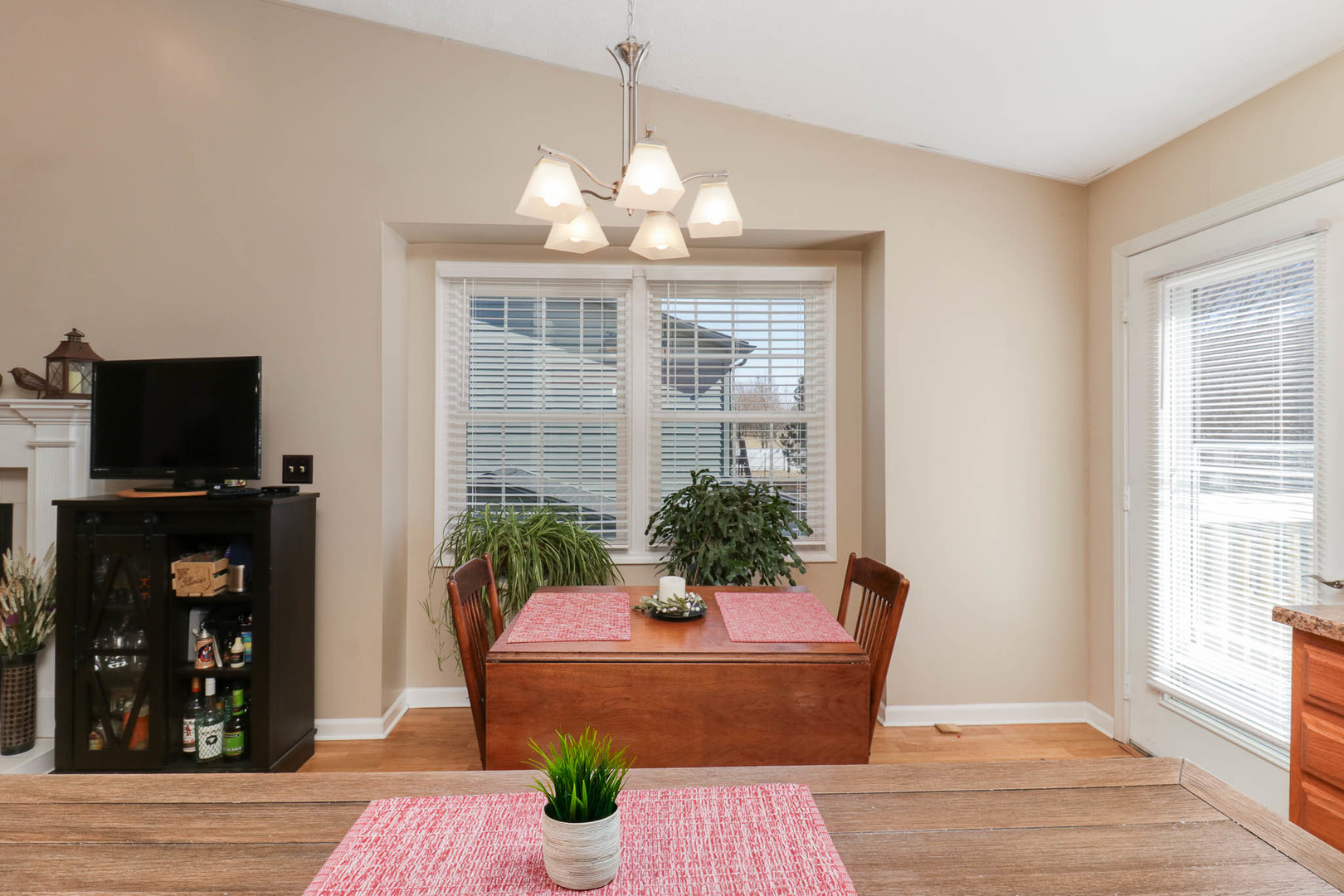 2739 Arrowhead Drive, Bloomington, IL 61704