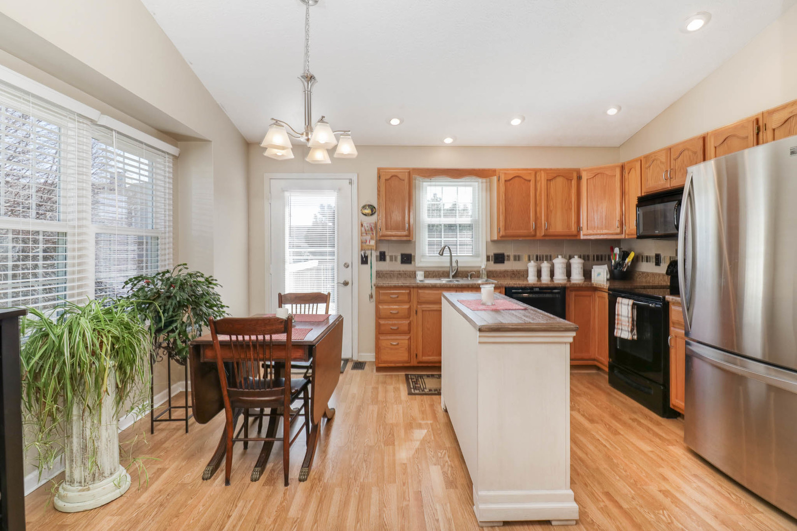 2739 Arrowhead Drive, Bloomington, IL 61704