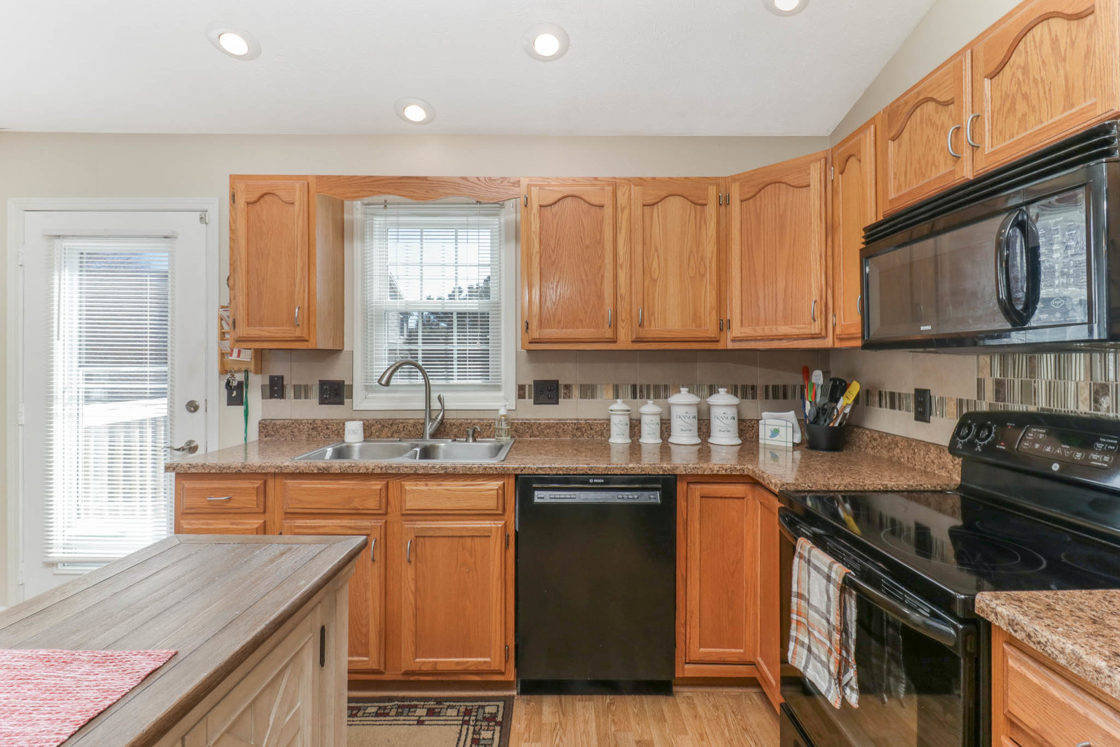 2739 Arrowhead Drive, Bloomington, IL 61704