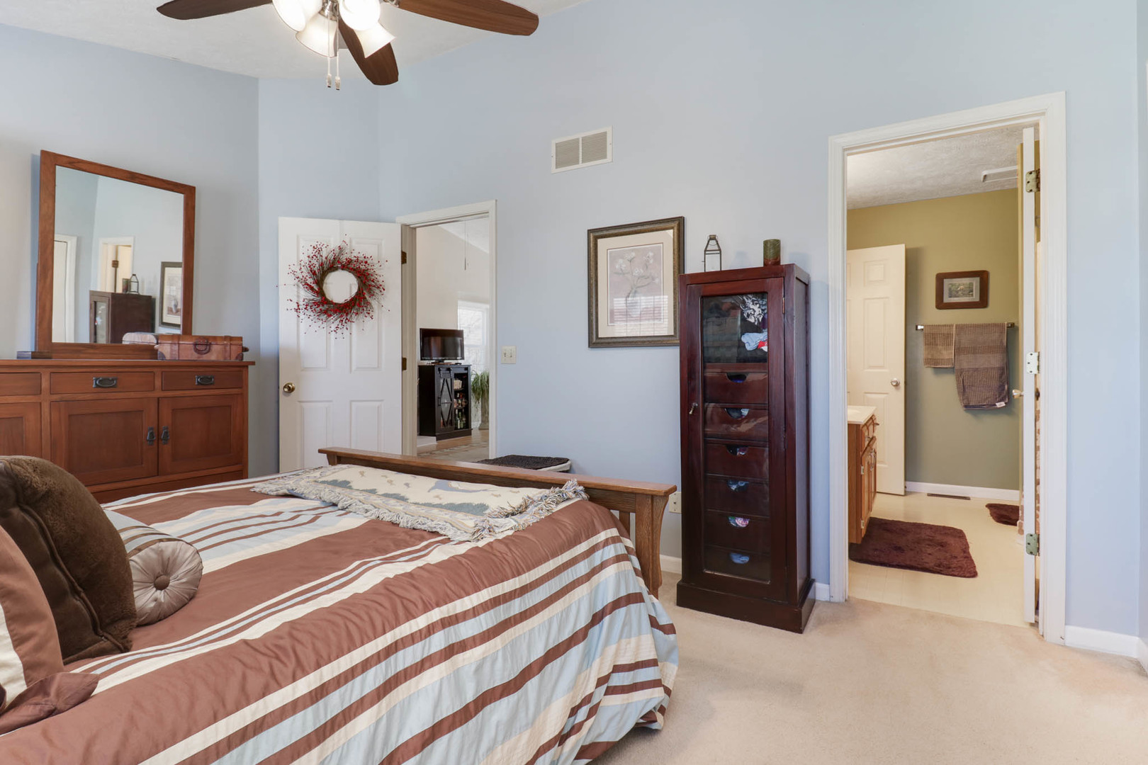 2739 Arrowhead Drive, Bloomington, IL 61704